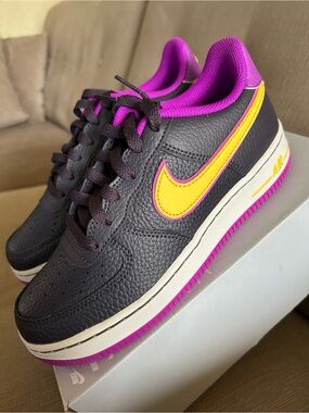 Nike Low-Top Sneakers Black with Yellow & Purple Accents